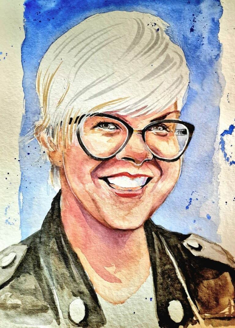 Lachende Frau mit Brille